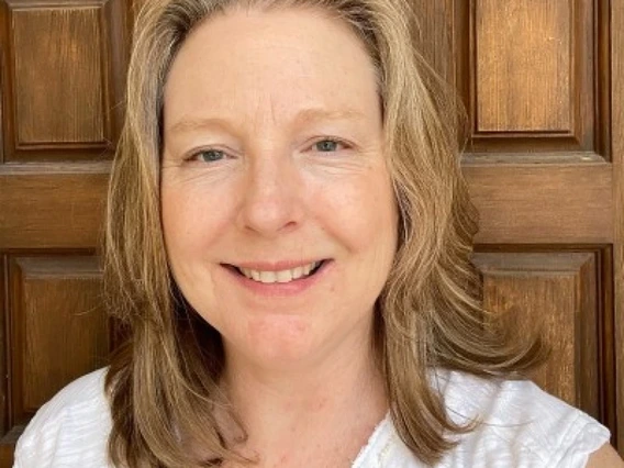 christina cutshaw headshot