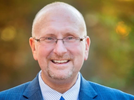 tom mckinney headshot